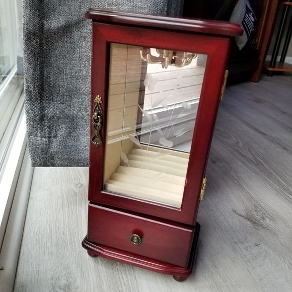 Jewelry Box/Organizer!